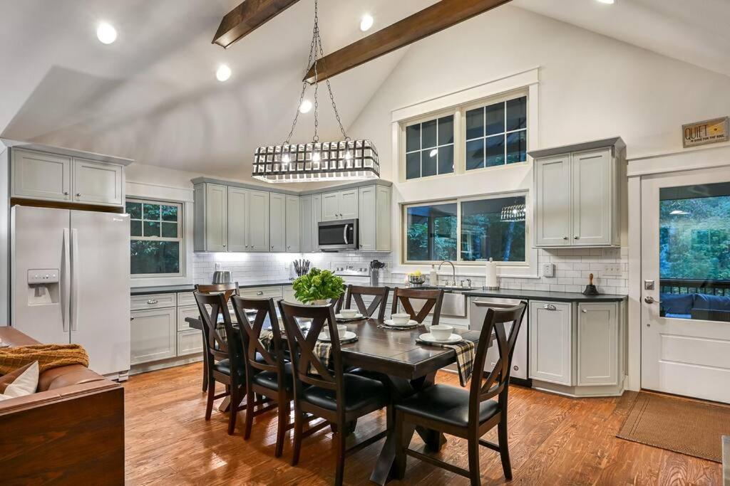 The Cove Retreat- Hot Tub/Screened Porch/Game Room Lake Lure Exterior foto