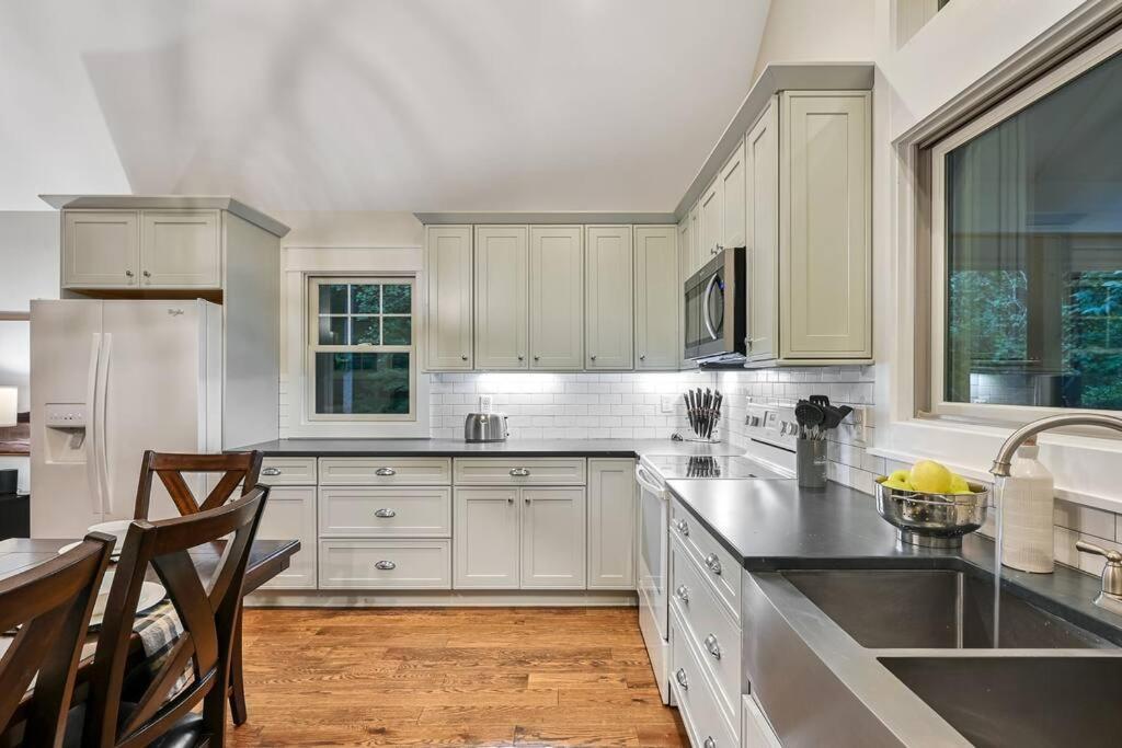 The Cove Retreat- Hot Tub/Screened Porch/Game Room Lake Lure Exterior foto